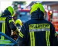 Symbolbild: David Inderlied/dpa
Einsatzkräfte mehrerer Feuerwehr rückten zu einem Brand in Arzberg aus.