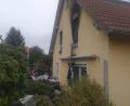 Bild: tk
Vor allem das Obergeschoss des Hauses in Raigering hat das Feuer in Mitleidenschaft gezogen.