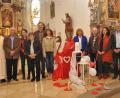 Bild: dob
Mit Pfarrer Gerhard Schmidt (links) feierten die Jubelpaare einen Dankgottesdienst in der Pfarrkirche St. Erhard. Der Geistliche verglich die Ehe mit einem Hausbau. Hedwig Schärtl (Vierte von links) aus Muglhof musste ohne ihren erkrankten Ehemann teilnehmen.