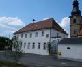 Bild: do
Finanziert von der Marktgemeinde und mit Geldern aus dem staatlichen Dorferneuerungsprogramm beginnt die Teilnehmergemeinschaft mit der Neugestaltung des Kirchplatzes in Neuzirkendorf. Der Vereinbarung zur Kostenaufteilung stimmte nun auch der Kirchenthumbacher Marktgemeinderat zu