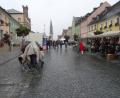 Bild: ak
Zwischen den Ständen taten sich beim Herbst- und Kirchweihmarkt auf dem Kemnather Stadtplatz immer wieder Lücken auf.