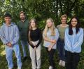 Bild: khg
Nach der Wahl der Landkreis- und Stadtschülersprecher in Vilseck (von links): Noah Graf (Mittelschule Hahnbach), Verbindungslehrer auf Schulamtsebene Philipp Mitterer, Loe Niabel Fürsattel (Mittelschule Vilseck), Fanni Gleixner (Montessorischule Amberg), Verbindungslehrerin auf Schulamtsebene Jutta Gebhardt und Narmin Badr (Dreifaltigkeits-Mittelschule Amberg).