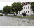 Bild: soj
Demnächst wird es am Ebnather Marktplatz zwei öffentliche Ladesäulen für Elektroautos geben. Diese beiden Längsparkplätze werden dafür hergenommen.