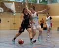 Bild: Dieter Jäschke
Auch 26 Punkte von DJK-Centerin Monika Fohringer (am Ball) reichen nicht zum Derbysieg gegen erfahrenere Regensburgerinnen.