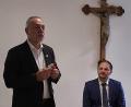 Bild: Franziska Lehmann/exb
Caritas-Vorstandsvorsitzender Michael Trummer (rechts) freut sich über die Bereitschaft von Pfarrer Josef Irlbacher als Geistlicher Beirat den Caritasverband zu unterstützen.