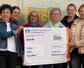 Bild: Uhl/exb
Die Landfrauen Naabdemenreuth überreichen der Tafel in Erbendorf 500 Euro.