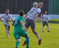 Bild: war
Martin Pasieka stoppt den Ball. Der Stürmer des SV Etzenricht führt mit 15 Toren die Torjägerliste der Bezirksliga Nord an.