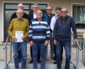 Bild: mfh
Die Siedlergemeinschaft Loderhof ehrte langjährige Mitglieder: (vorne, von links) Manfred Klameth (30 Jahre), Heinz Mertel (30 Jahre), Jürgen Luber (30 Jahre), (hintere Reihe, von links) Kassier Christian Pruy, , Bürgermeister Michael Göth, Zweiter Vorsitzender Rudolf Eckl und die Erste Vorsitzende Anna Margarete Hartmann.