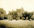 Bild: Stadtarchiv Amberg
Um 1900 waren am Marktplatz schon einmal zwei Bäume, wie diese Aufnahme zeigt.