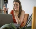 Symbolbild: Christin Klose/dpa
Unzufrieden am Arbeitsplatz? Nicht immer muss es dann ein neuer Job sein. Oft machen auch kleinere Veränderungen einen Unterschied – etwa mehr von zu Hause aus arbeiten.