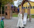 Bild: do
Zur Dreifachfeier gehörte auch die kirchliche Segnung des neuen Kinderspielplatzes.