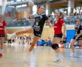 Bild: Günter Uschold
HV-Spielerin Carina Hauser (am Ball) will mit ihrem Team in die Erfolgsspur zurück.