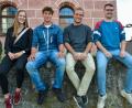 Bild: Stephan Huber
Anja Segerer, Julius Keck, Lukas Graf und Johannes Pürner posieren vor dem Interview mit Oberpfalz-Medien am Rathaus. Die vier gehören zur Kapelle "In oiner Dur" – die in Sulzbach-Rosenberg und dem Landkreis immer bekannter wird.