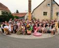 Bild: jud
Es ist geschafft: Die Großschönbrunner Kirwapaare können ihr neues Oberkirwapaar präsentieren.