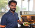 Bild: kro
Der 31-jährige Samuel Gebru eröffnete Anfang August in Tirschenreuth seinen zweiten Burger-Laden „Uncle Sam’s Burger“. Eine weitere Filiale betreibt der gebürtige Äthiopier in Bamberg.