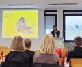 Bild: Fröhlich/exb
Diplom-Ökotrophologin Johanna Baumann informierte die Schüler der neunten Klassen des JAS-Gymnasiums Nabburg im Rahmen eines Workshops über die häufigsten Formen von Essstörungen.