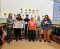 Bild: exb
Spendenübergabe mit (von rechts) Marina Diertl für den Kindersingkreis, Josef Leipold für den Gagglhof sowie Robert Herl und Daniele Dimler für das Kinderhaus.