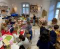 Bild: Dorothe Pfeiffer/exb
Das "Fliegende Klassenzimmer" im Luftmuseum war ein Ort unendlicher Kreativität von Kindern am Luftsamstag.