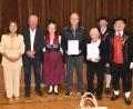 Bild: hcz
Die Altbairischen ehren Fanny Agauer und Klaus Fischer (Dritte und Vierter von recht) für 65 und 20 Jahre Mitgliedschaft.