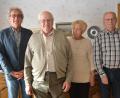 Bild: dob
Die 85 Jahre sieht man Hellmuth Reinl (Zweiter von links) aus Altenstadt wahrlich nicht an. Dritter Bürgermeister Alfons Raab, Nichte Hannelore und Kirchenpfleger Hermann Bibel von der evangelischen Kirchengemeinde (von links nach rechts) übermittelten die besten Wünsche.