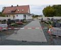 Bild: jr
Pflasterarbeiten finden aktuell auf dem Friedhof in Pechbrunn statt. Ziel ist es, Barrierefreiheit zu erreichen.