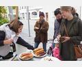 Bild: bl
Mit ukrainischen und georgischen Spezialitäten wartet beim verkaufsoffenen Sonntag Alina Kbiltsetskhlashvili auf.