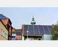 Bild: Portner
PV-Module auf den Dächern in der Altstadt von Oberviechtach: Hier wird bereits Sonnenstrom eingefangen, auch wenn das von der Stadt aufgelegte 100-Dächer-Programm nicht für einen Boom sorgt.