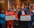 Bild: dob
Für die Mitglieder des "Spickervereins "Blaupfeil" war es fast ein kleiner Festakt, als sie 1000 Euro an die Kinderkrebshilfe in der Region Oberpfalz Nord und den HvO-Vohenstrauß überreichten. Das Fest zum 55-jährigen Bestehen des Vereins lief bestens und so entstand die Spendenidee.