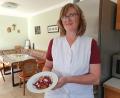Bild: Lowak
Marianne Paulus präsentiert ihre Gnocchi mit Rotkohl, Feta und Weintrauben.