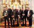 Bild: mab
Die Formation "iBrass" (vorne stehend) und das Klarinettenquartett "JESS" (dahinter) sorgten in der Alten Pfarrkirche für Hörgenuss pur.