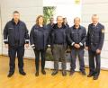 Bild: Erl/exb
Die teilnehmenden Mitglieder der Sicherheitswacht im Städtedreieck Christoph Ludwig, Wazl, Irmgard, Wazl, Stefan und Christian Hüttinger sind zusammen mit Leitendem Polizeidirektor Klaus Müller vom Polizeipräsidium Oberpfalz (von links) zu sehen.