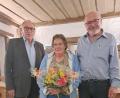 Bild: vsr
Vorsitzender Bernd Wagner (rechts) und Kreisvorsitzender Georg Brand (links) begrüßten beim Zoiglabend des VdK-Ortsverbands Krummennaab-Reuth Karola Parvez als 300. Mitglied.