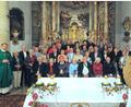 Bild: Pfarramt Kemnath/exb
Für insgesamt 23 Jubelpaare zelebrierte Stadtpfarrer Thomas Kraus (links) am Samstag einen Dankgottesdienst.