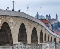 Symbolbild: Armin Weigel/dpa
Die Kriminalpolizei Regensburg bittet nach der versuchten Tötung auf der Steinernen Brücke um Fotos aus der Bevölkerung. Das Opfer wurde inzwischen aus dem Krankenhaus entlassen.