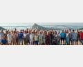 Bild: E. Himmelhuber/exb
Gruppenbild vor der imposanten Brücke, die das Festland mit der Insel Krk verbindet.