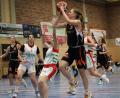Archivbild: Dieter Jäschke
Die DJK-Frauen um Kapitänin Sara Hennig (am Ball) warten weiter auf ihren ersten Sieg in der Regionalliga. Der Aufsteiger unterlag am Wochenende den Würzburg Wildcats mit 49:71.
