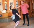 Bild: ubb
Martin Rother und Sandra Fenzl vom Modernen Theater Tirschenreuth proben im ehemaligen Café Zettl eine Szene aus einem der 17 Mini-Dramen, die am 13. und 14. Oktober im Gewölbekeller der Fronfeste aufgeführt werden.