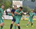 Archivbild: Hubert Ziegler
Michael Muck (rechts) vom 1. FC Schlicht kann sich in dieser Szene mit vollem Einsatz gegen Dominik Rudlof (Mitte) vom FV Vilseck zur Wehr setzen. Im Hinspiel besiegte der 1. FC Schlicht seinen Nachnarn mit 3.1. Am Freitag steht das Rückspiel an.