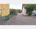 Bild: mnt
Die Verbindungsstraße in Richtung Kirchplatz soll im Rahmen der Dorferneuerung mit saniert und in das Maßnahmenpaket 2024 einbezogen werden.