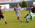 Archivbild: hho
Der TSV Waldershof gewann am vergangenen Sonntag beim ASV Waldsassen mit 5:2. Hier erzielt der zweifache Torschütze Julian Schindler (graues Trikot) gegen die ASV-Akteure (von links) Robert Ligus, Torwart Jan Altrock und Maximilian Menzl das 3:0. Am ersten Rückrundenspieltag genießt Waldsassen gegen die SG Selb-Plößberg/Schönwald erneut Heimrecht, Waldershof reist zum TSV Thiersheim.