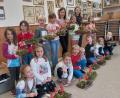 Bild: Stephanie Wisgickl/exb
Herbstdekoration basteln die Nachwuchsgärtner des Gartenbauvereins Trisching.