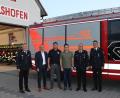 Bild: mrr
Jürgen Ehrnsberger (links), Christof Strobl (Zweiter von rechts) und Armin Daubenmerkl (rechts) vom Kreisfeuerwehrverband gratulieren neben Bürgermeister Erwin Geitner (Zweiter von links) den alten und neuen Kommandanten Josef Piller (Dritter von links) und Thomas Appel.