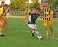 Archivbild: gb
SV-Kapitän Sebastian Bilz (Zweiter von rechts in einem Spiel gegen die SpVgg Bayreuth II) war in Unterreichenbach einer der Aktivposten im Mitterteicher Spiel.