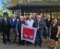 Bild: Eva Bößl/verdi/exb
Nach der Jubilarehrung: Gewerkschaftssekretärin Eva Bößl, Manfred Kirchberger, Helmutz Butz (ehemaliger Vorsitzender OV Nabburg), Viktor Gitter, Walter Lillge, Roland Krös, Robert Auburger, Roland Glatzel (ehemaliger Vorsitzender OV Oberviechtach), Josef Planner, Georg Meissner, Theresia Seegerer und Marina Mühlbauer, stellvertretende Bezirksgeschäftsführerin (von links)