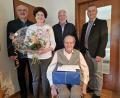 Bild: R. Kreuzer
Josef Robl, Tochter Rita Knopp, Immo Wimmer, Dietmar Schaller (hinten, von links) gratulieren Jubilar Wilhelm Knopp (vorne).