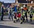 Bild: Feuerwehr Waldershof/exb
Bei der Einsatzübung mussten auch Verletzte aus dem Übungsobjekt gerettet werden. Rund 150 Interessierte verfolgten die Arbeiten der Einsatzkräfte.