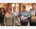 Bild: Roland Adam/exb
Über ihre Gewinne beim Rommé-Turnier freuen sich: (von rechts) Margot Frank, Birgit Tanner, Josefine Ermer, Annemarie Tögel, Waltraud Haberkorn und Vorsitzende der AsF Windischeschenbach Maria Adam.