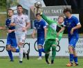 Bild: Werner Franken
SpVgg-SV-Torwart Max Wissmann wirft den Ball nach vorne: Zum Saisonauftakt unterlag die SpVgg SV Weiden mit 0:1 beim TSV Seebach. Diese Niederlage wollen die Schwarz-Blauen im Spitzenspiel am Freitagabend im Sparda-Bank-Stadion wettmachen.