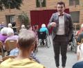 Bild: Seniorenzentrum Kemnath/exb
Eine Zaubershow im Seniorenzentrum begeisterte die Bewohner.