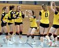 Archivbild: Hubert Ziegler
Riesenjubel bei den Volleyballdamen des SV Hahnbach nach dem deutlichen 3:0-Heimerfolg gegen Neudrossenfeld. In einem erneuten Heimspiel geht es nun gegen den TB/ASV Regenstauf.